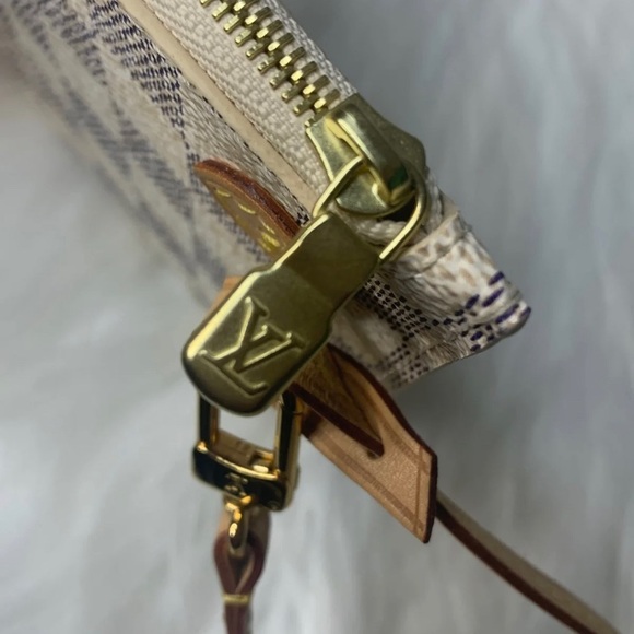 🌼Authentic Louis Vuitton Neverfull Pouch Pm🌼 - Picture 8 of 8